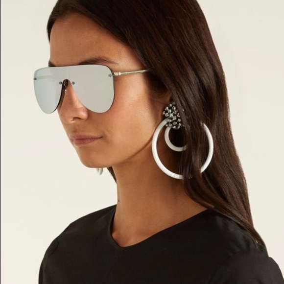 silver metallic sunglasses